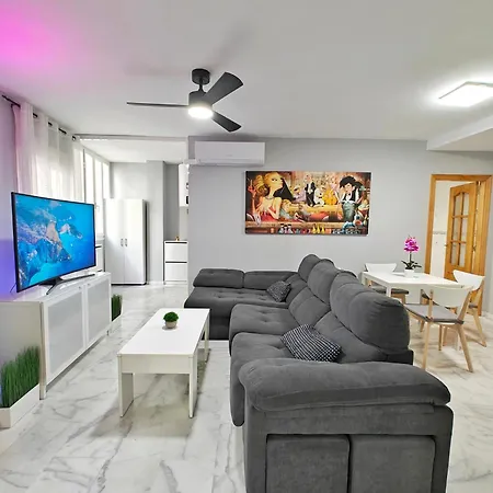 Moderno Piso Centrico 3 Junto Al Mar Y Parking Estepona